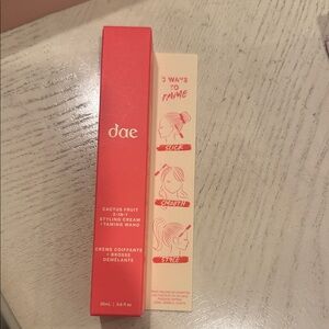 Dae Cactus Fruit 3-in-1 Styling Cream - Red